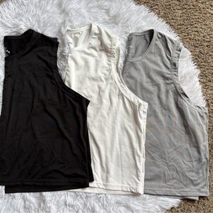 Real Essentials Tank Tops 3 Total Womens Size Medium